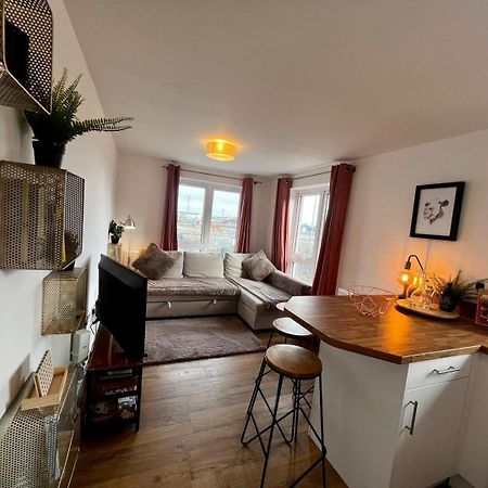 Two Bedroom Apartment In Barry-Close To Beach Exterior foto